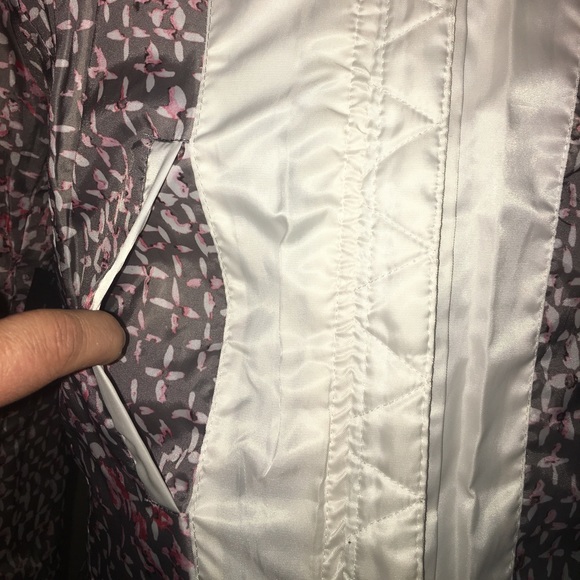 Marc New York Andrew Marc White Quilted Puffer Jacket in Size Medium. - Picture 9 of 15